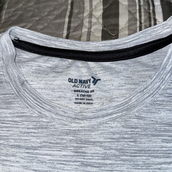 Old Navy Kid Boy Youth Active Breathe On Silver Gray Tank Top - Picture 3 of 4
